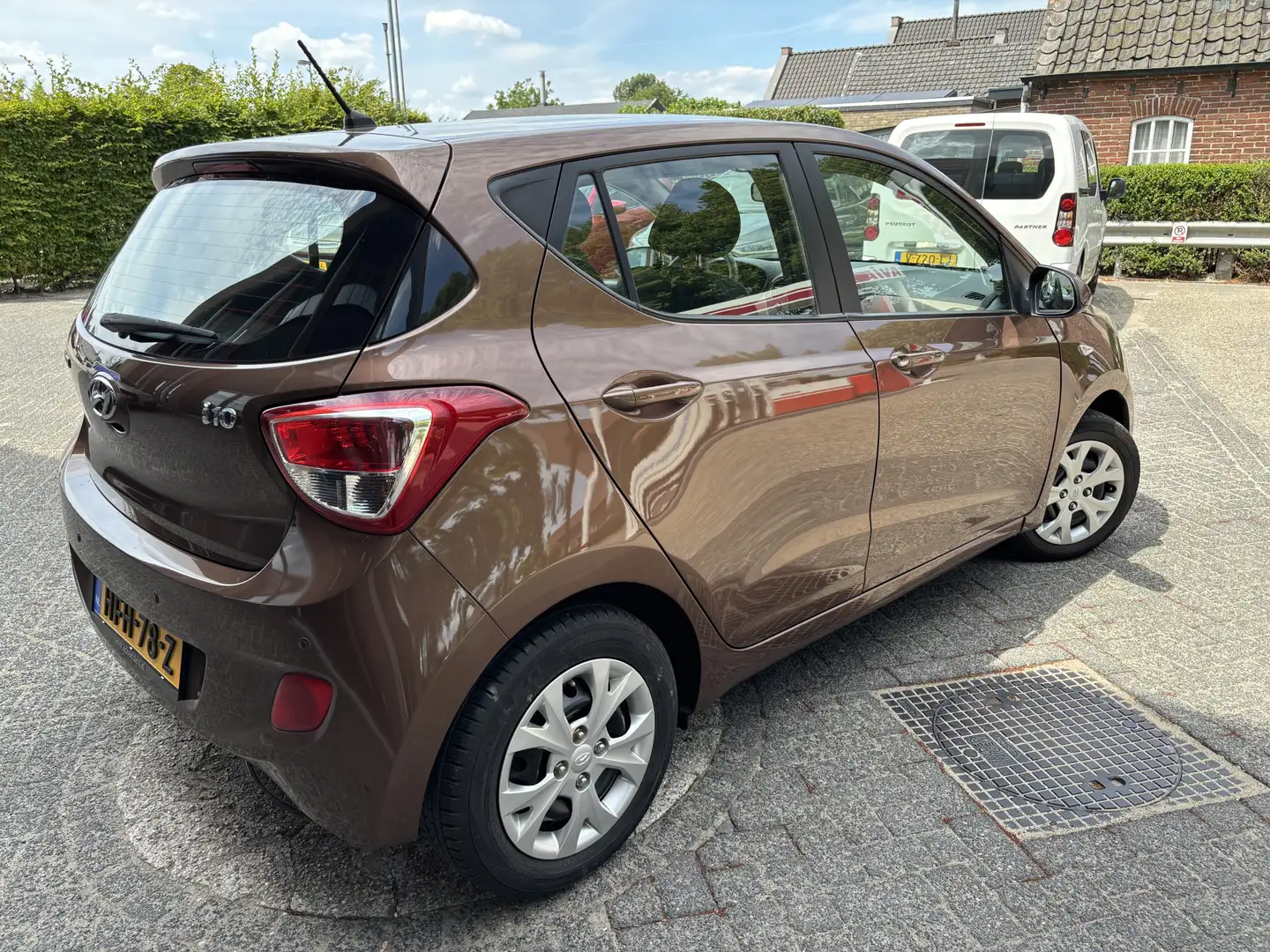 Hyundai i10 1.0i i-Drive,Airco,1 jaar garantie Bruin - 2