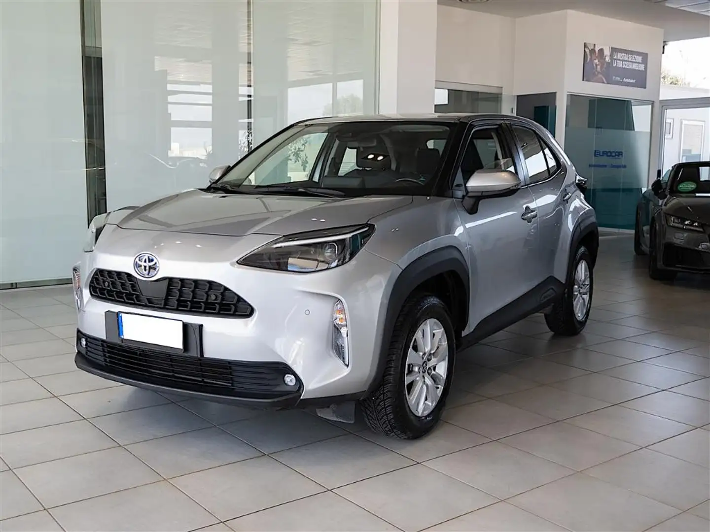 Toyota Yaris Cross 1.5 Hybrid FWD Business 116cv  36 mesi di garanzia Grigio - 1