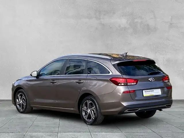 Hyundai i30 view 3