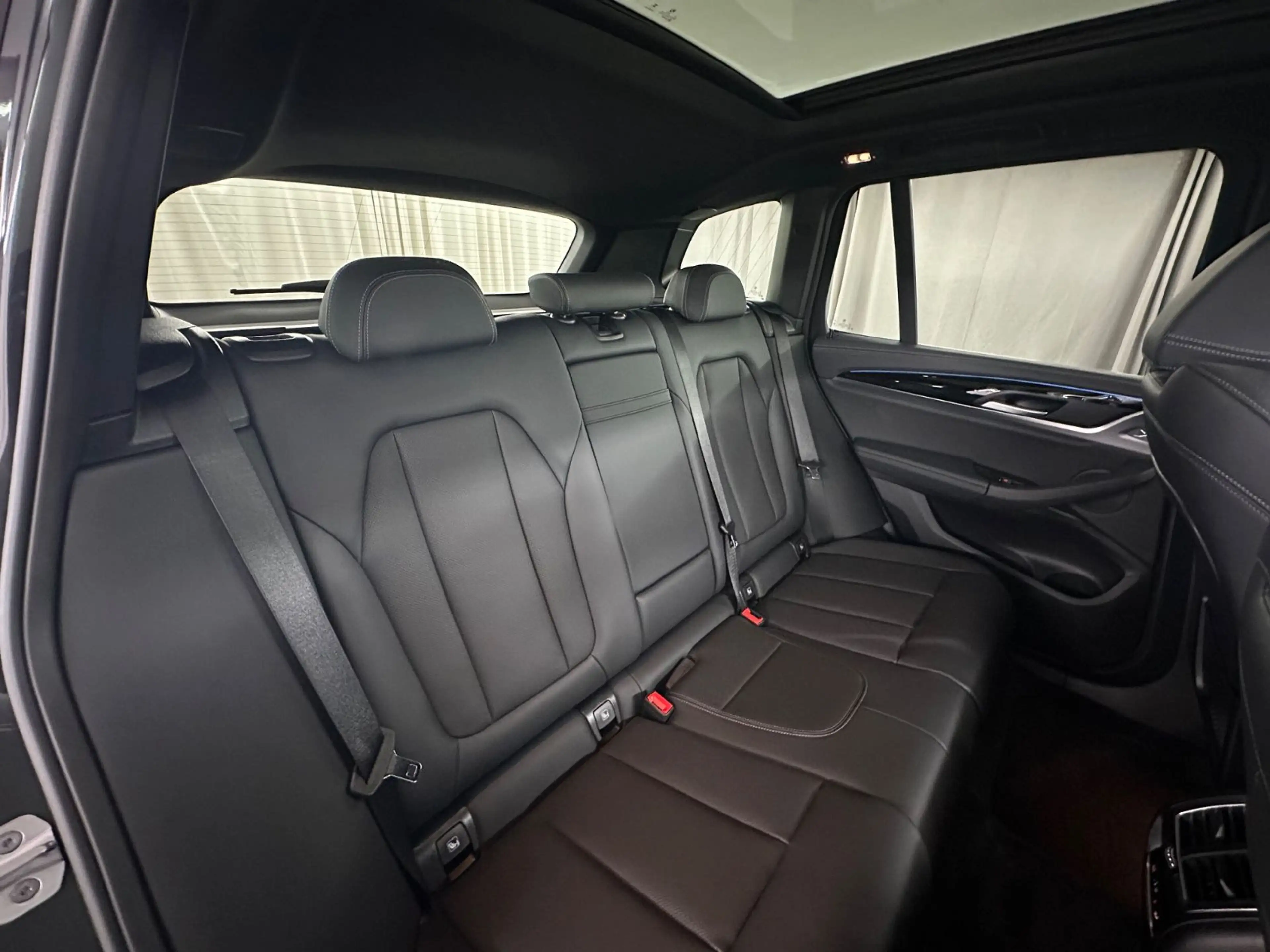 BMW iX3 Inspiring M-Sport Leder Laserlicht AHK 19" — photo 9