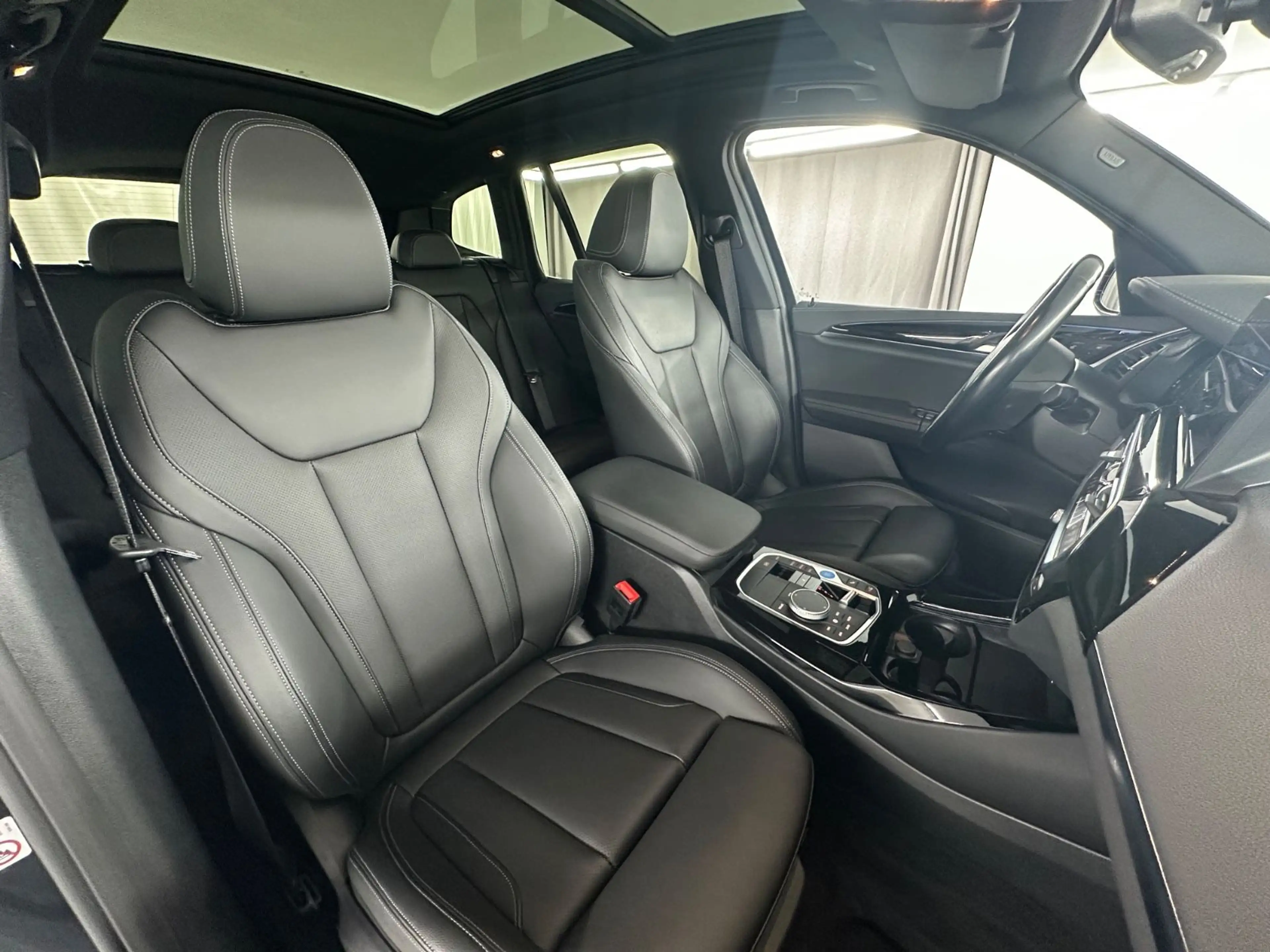 BMW iX3 Inspiring M-Sport Leder Laserlicht AHK 19" — photo 8