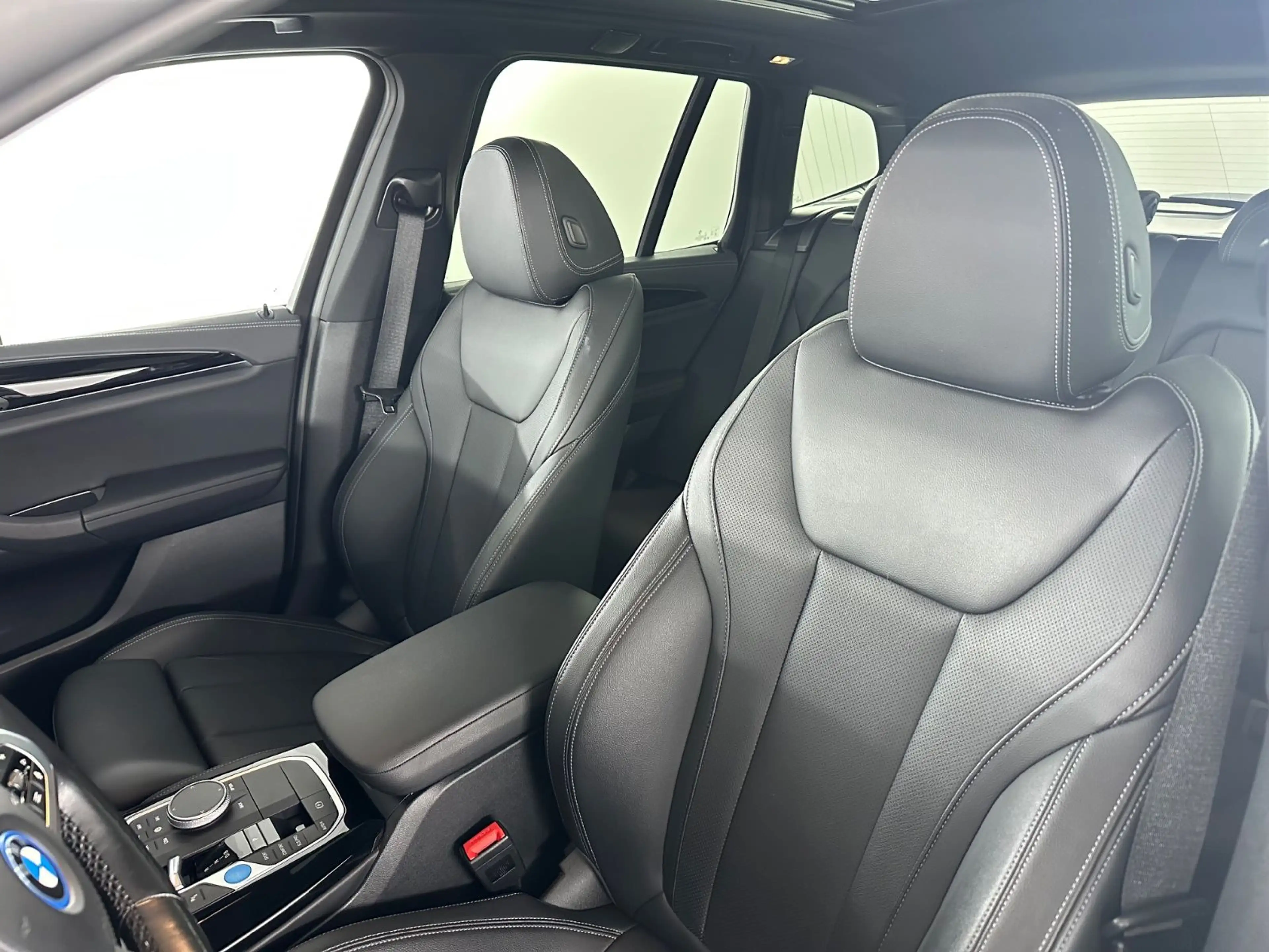 BMW iX3 Inspiring M-Sport Leder Laserlicht AHK 19" — photo 3