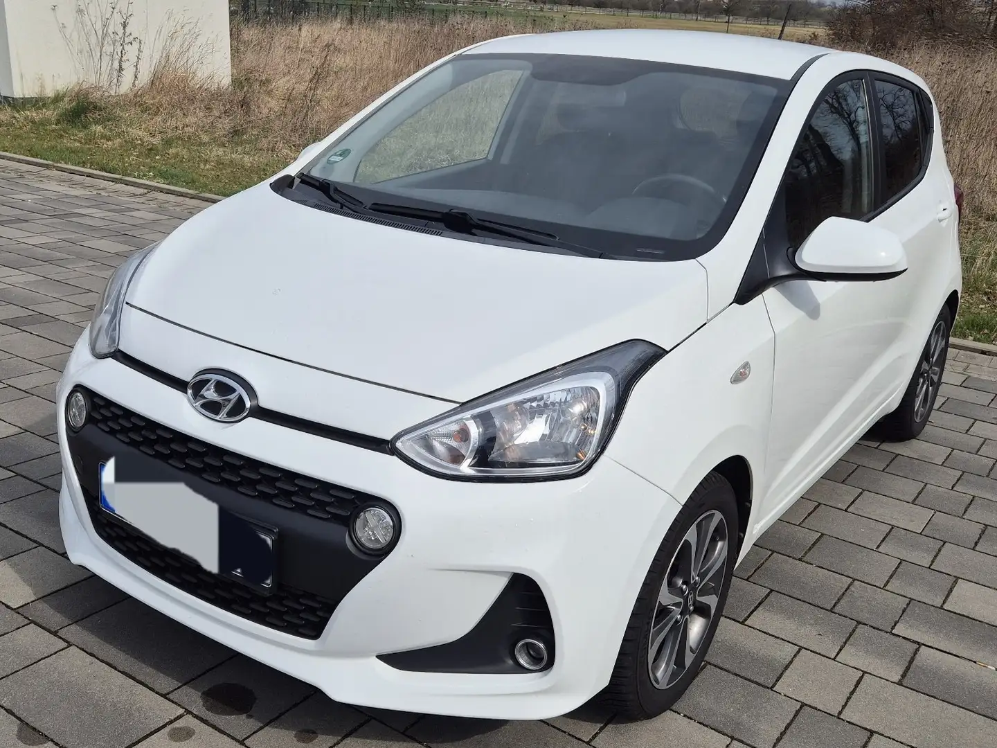 Hyundai i10 1.2 YES! Plus Weiß - 1