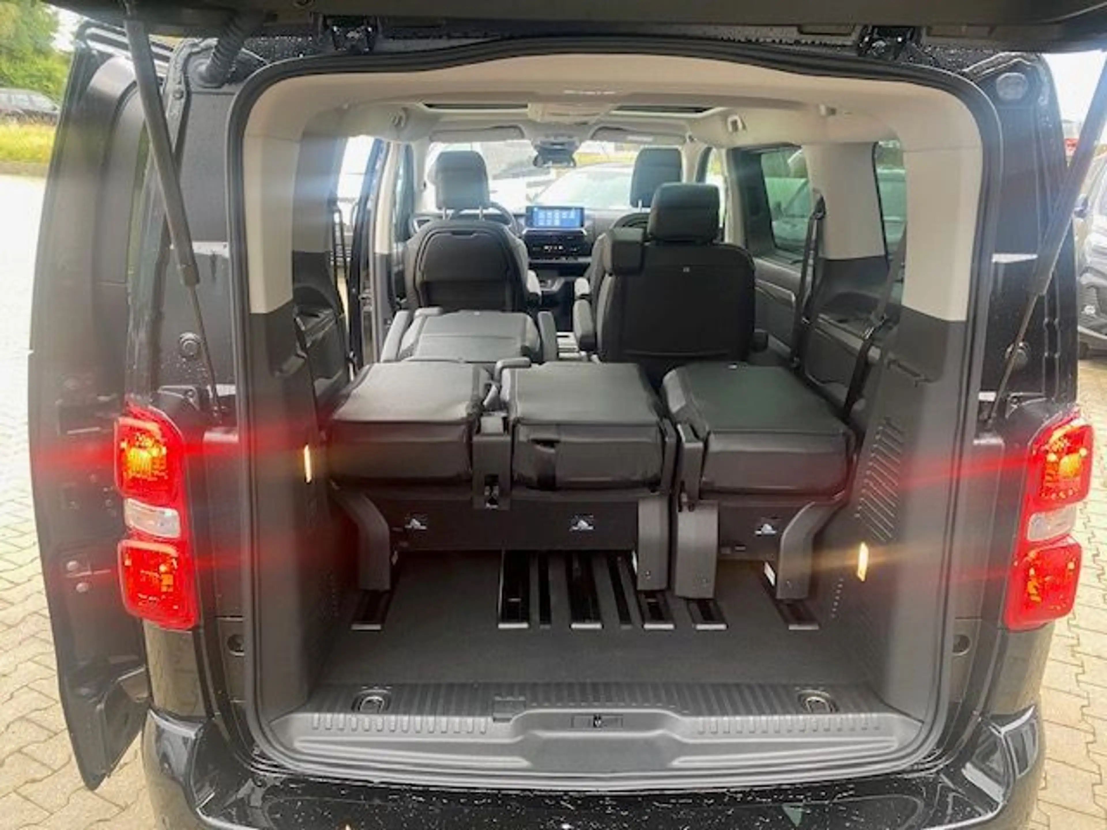 Citroen Spacetourer 2,2 M 6+7 Sitze Leder Navi 7 Stück — photo 6