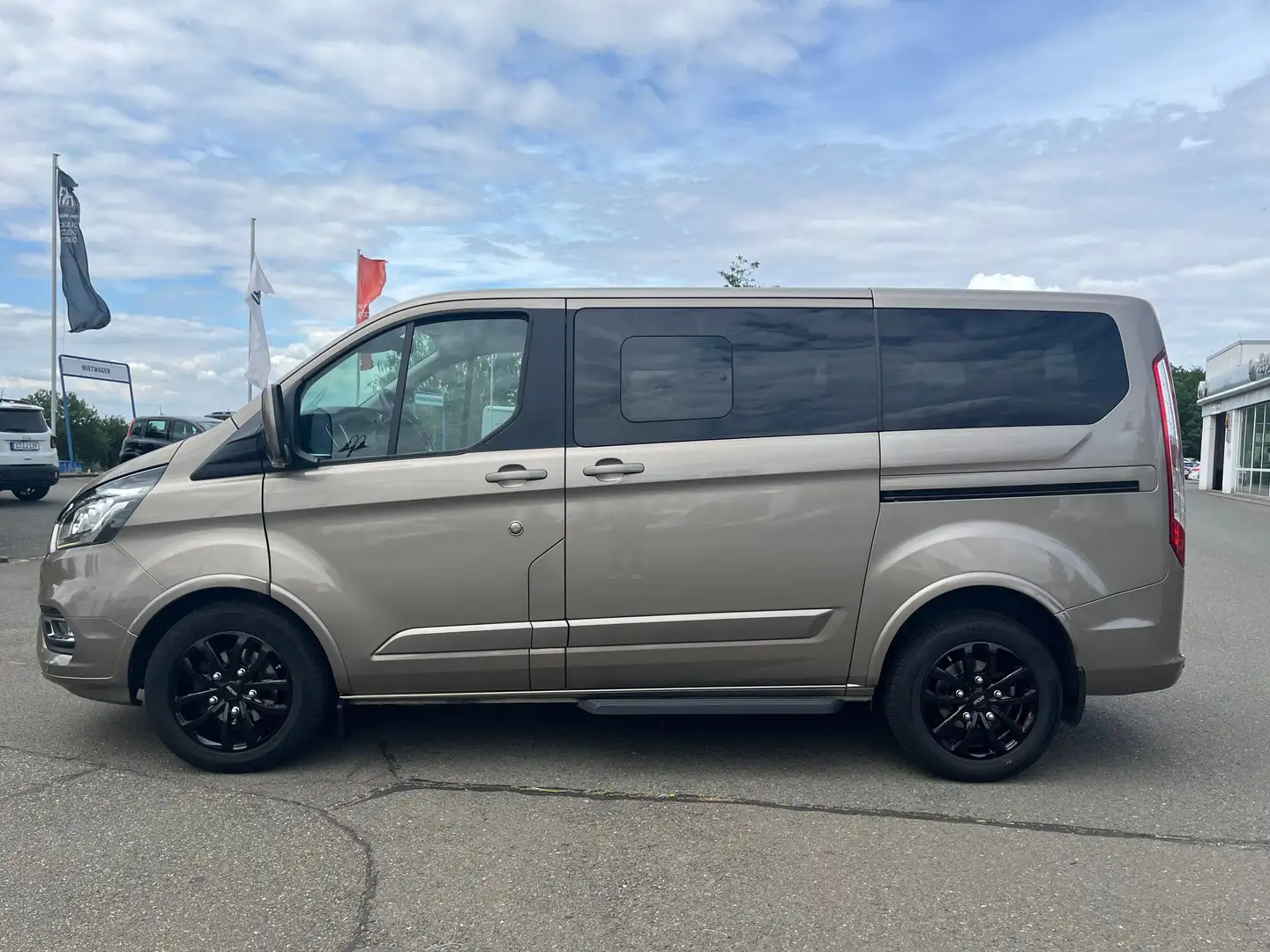 Ford Tourneo Custom 320 L1 Titanium Anhängerkupplung Stříbrná - 2