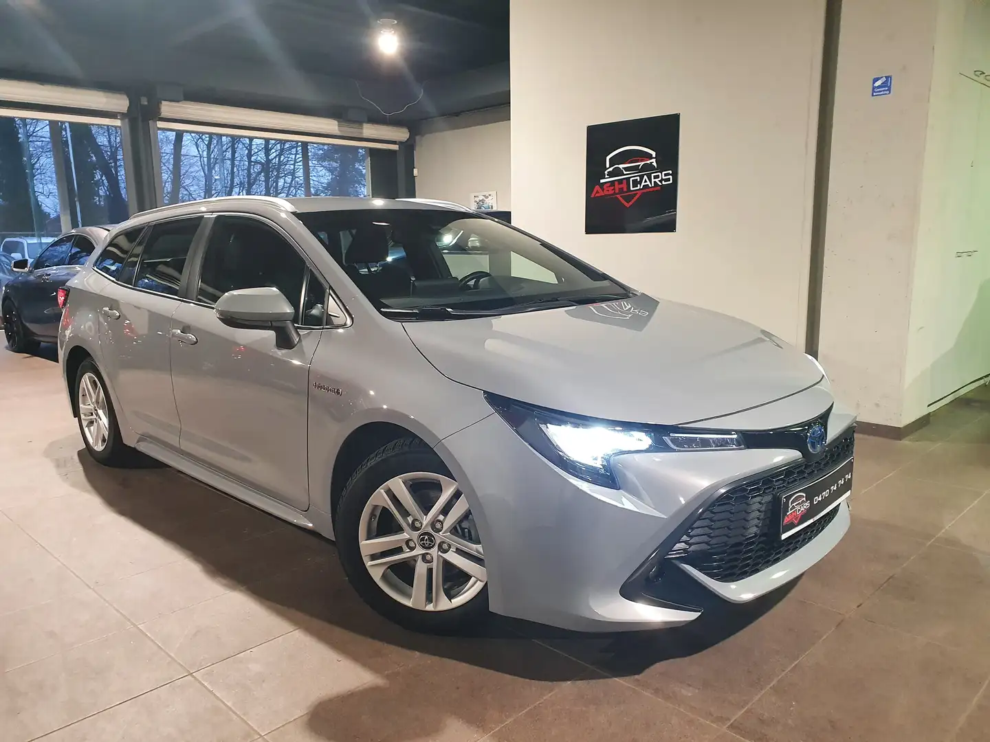 Toyota Corolla 1.8 Hybrid Dynamic Plus e-CVT Grijs - 1