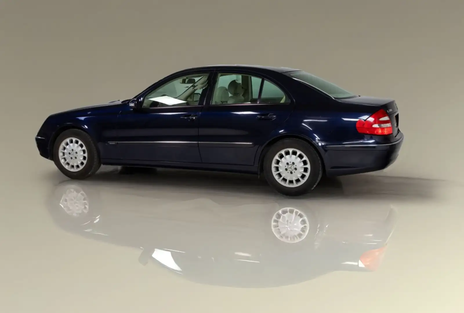 Mercedes-Benz E 200 K Bleu - 2