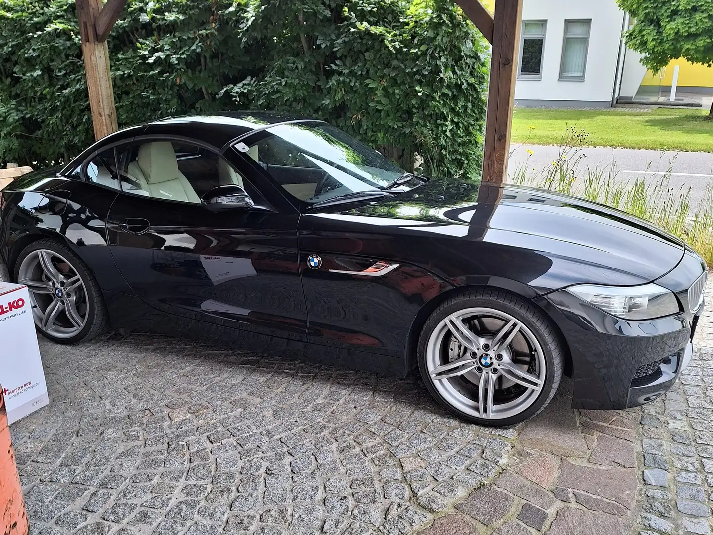 BMW Z4 sDrive 35i DKG Schwarz - 2