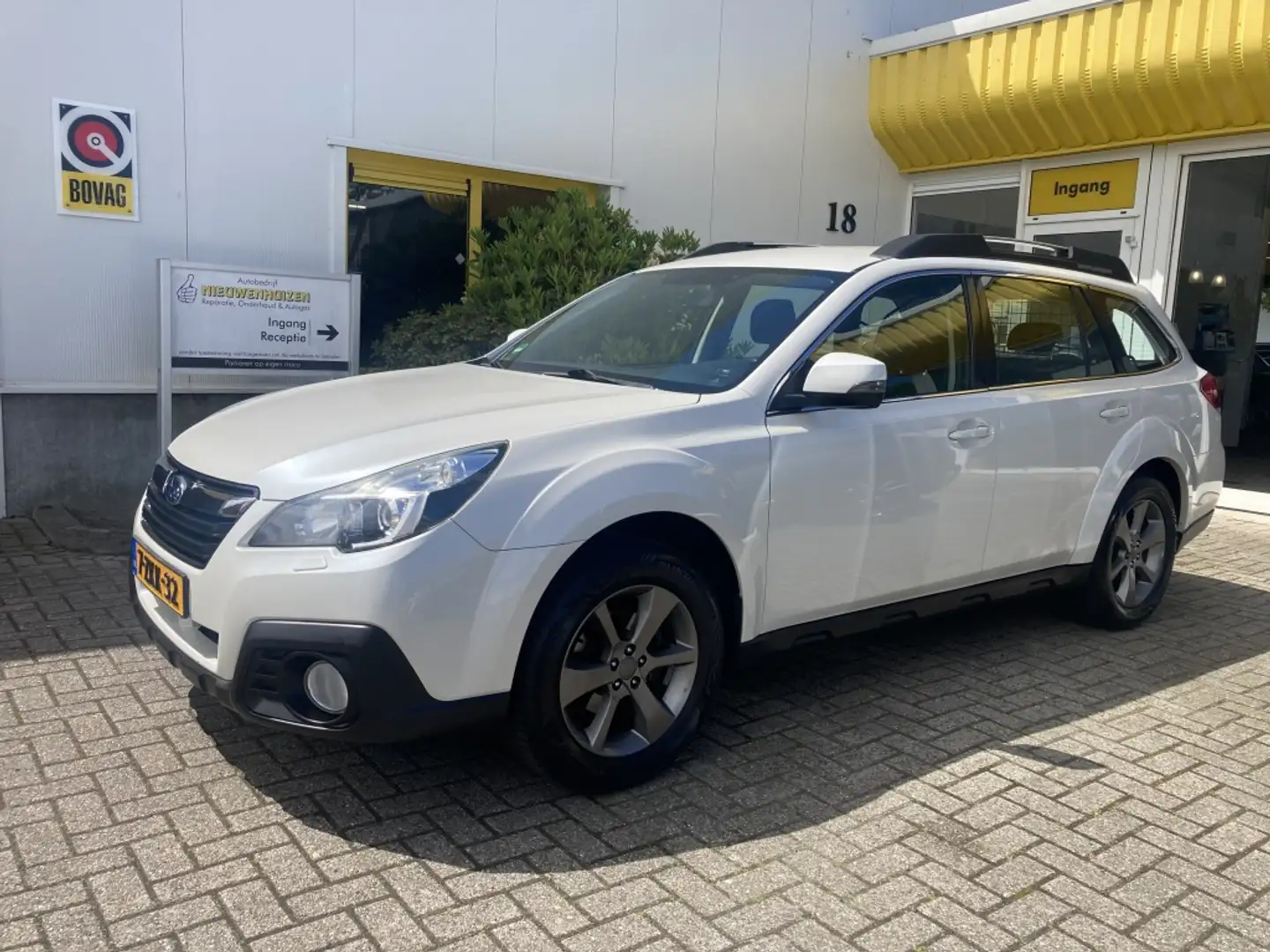 Subaru OUTBACK 2.5i-X Luxury Automaat Trekhaak Stoelverwarming Bílá - 1