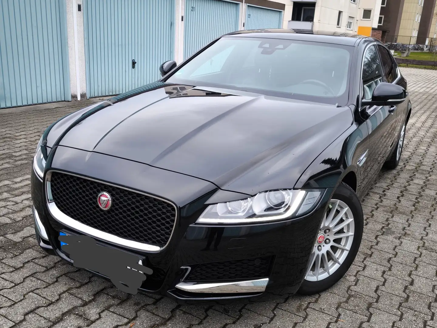 Jaguar XF XF 25d AWD Aut. Prestige Schwarz - 2