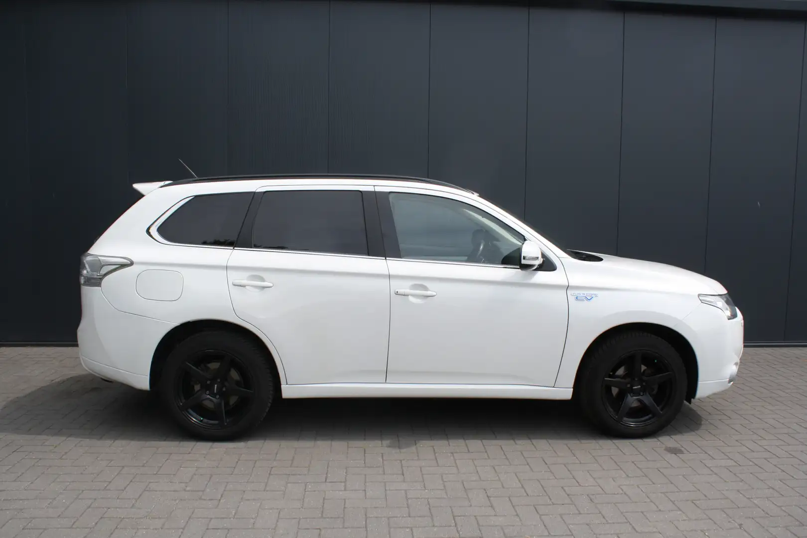 Mitsubishi Outlander 2.0 PHEV Intense + Blanc - 2