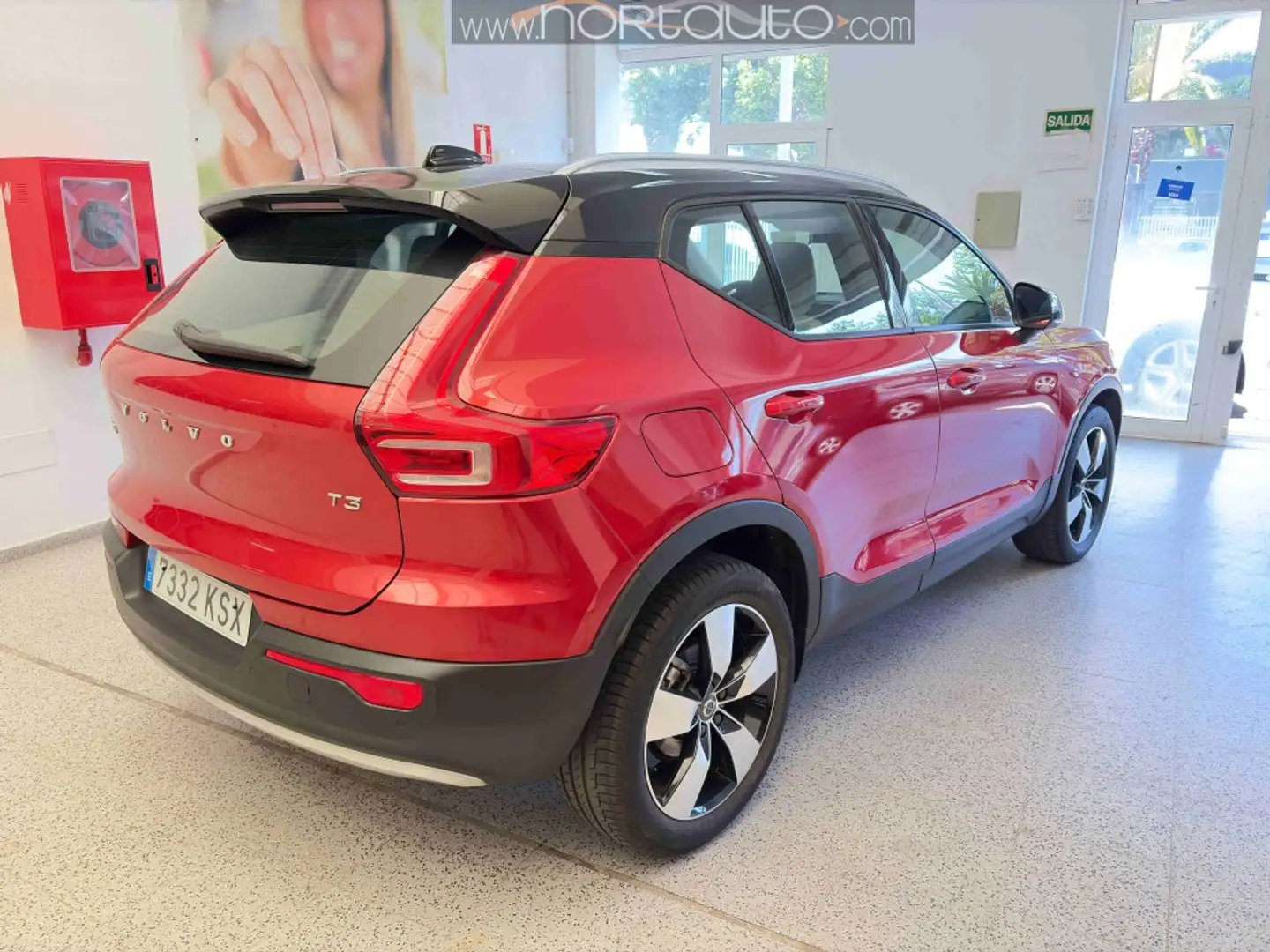 Volvo XC40 T3 Burdeos - 2