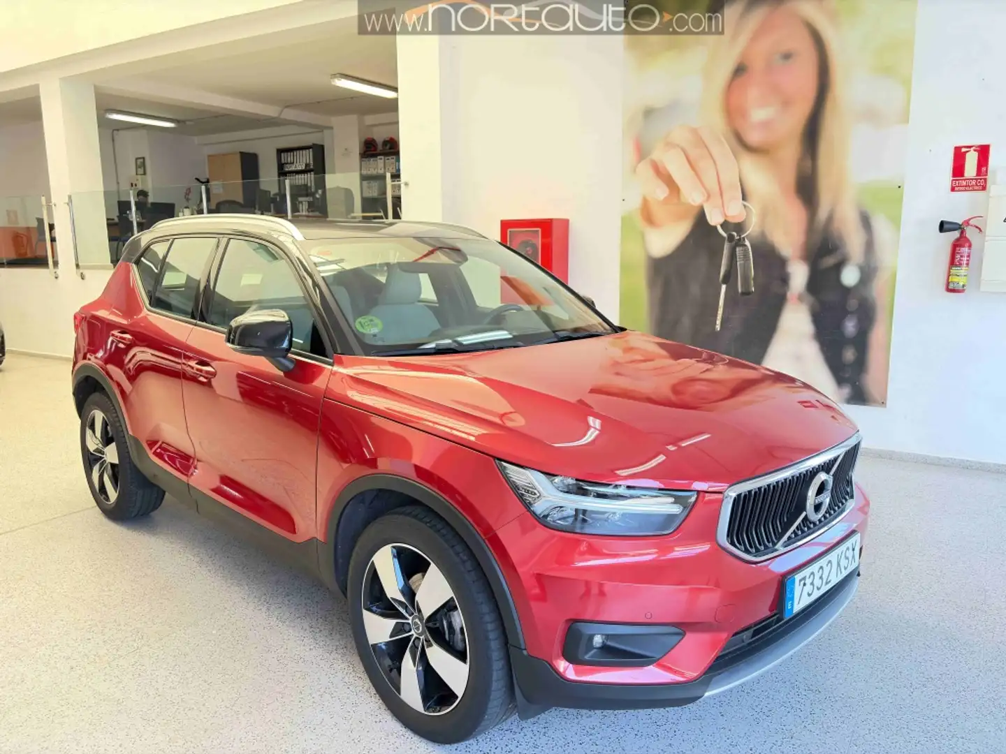 Volvo XC40 T3 Burdeos - 1