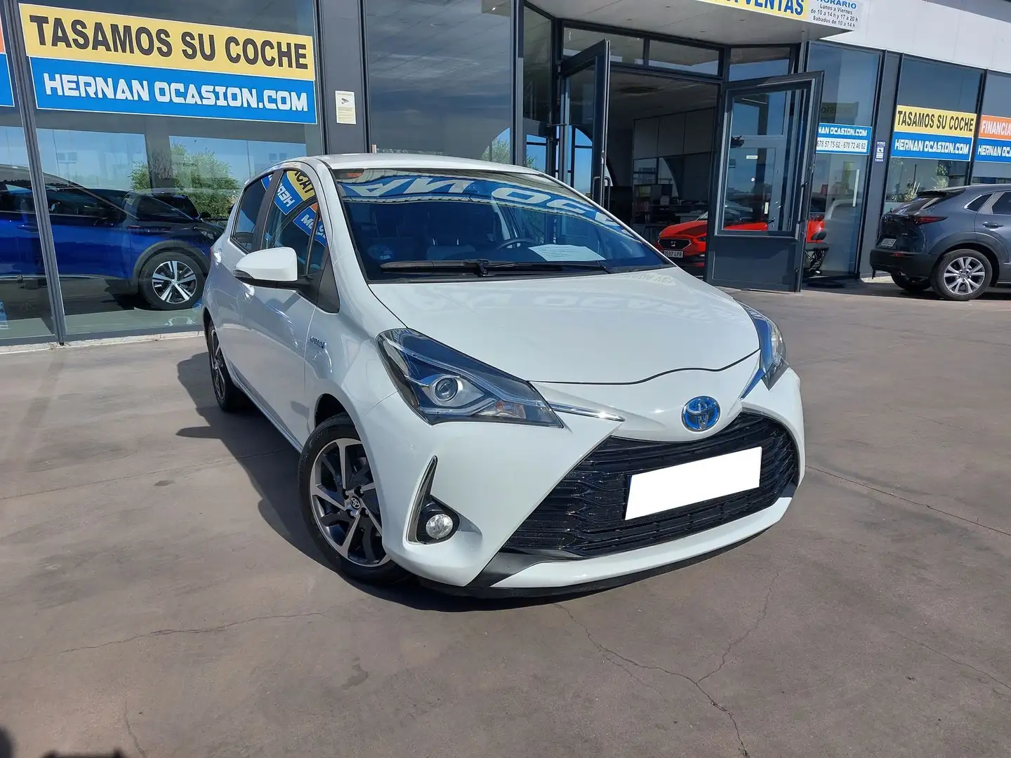 Toyota Yaris 1.5 HYBRIDO FEEL 75CV Blanc - 1