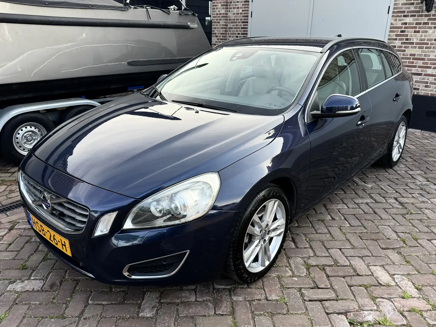 Volvo V60 2.0T Automamaat Summum Standkachel Trehaak Leer Blauw - 1