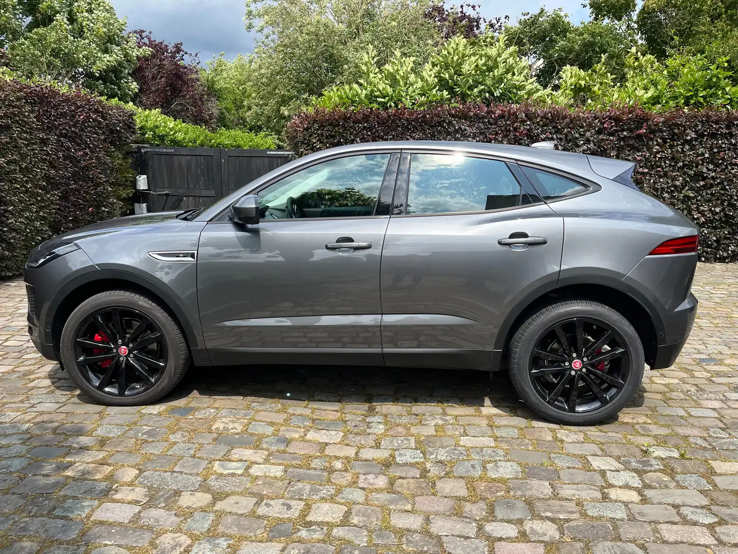 Jaguar E-Pace E-Pace D150 AWD Aut. SE Grijs - 1