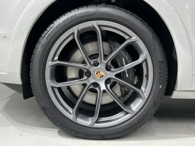 Porsche Cayenne view 9