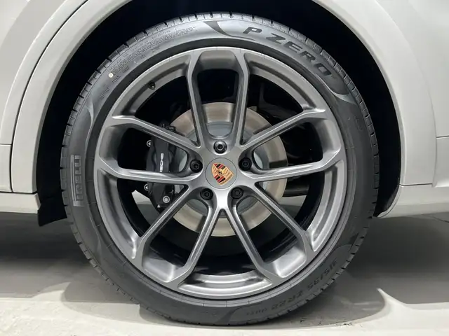 Porsche Cayenne view 12