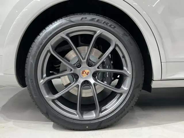 Porsche Cayenne view 11
