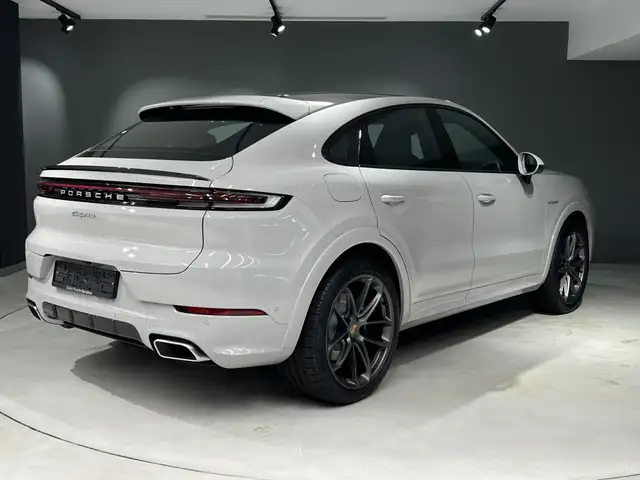 Porsche Cayenne view 5