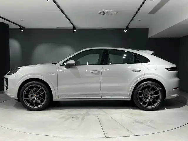 Porsche Cayenne view 2