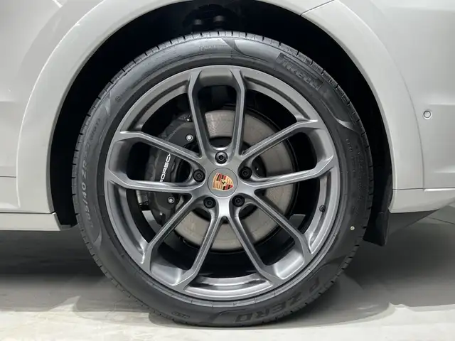 Porsche Cayenne view 10