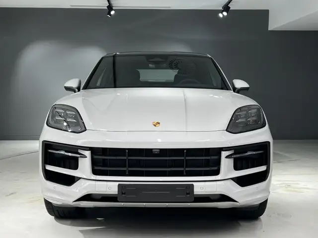 Porsche Cayenne view 8
