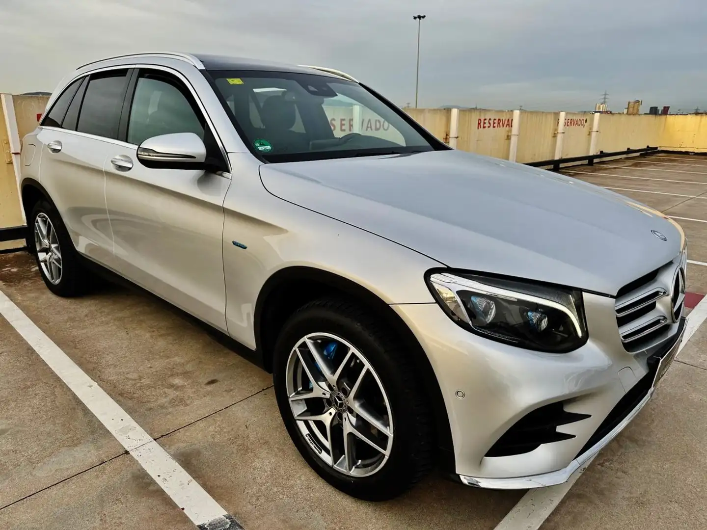 Mercedes-Benz GLC 220 350 e 4MATIC con TECHO PANORÁMICO, AMG LINE... Argent - 1