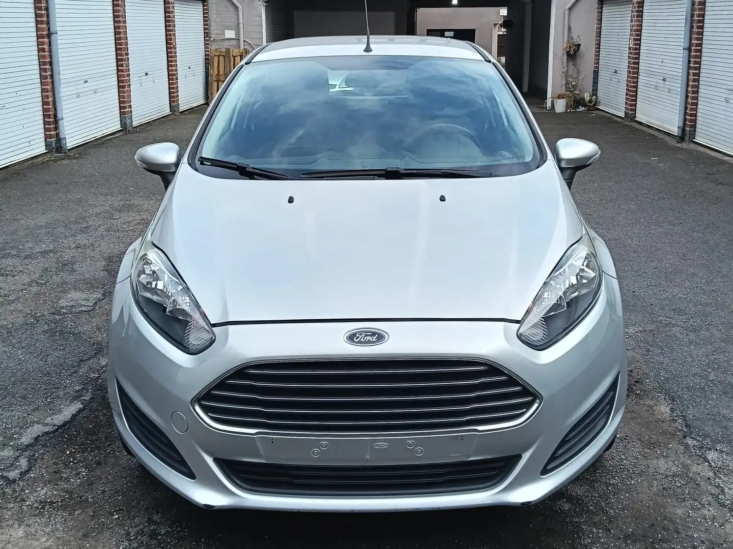 Ford Fiesta Fiesta 1.0i Titanium Gris - 1