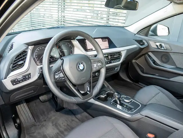 BMW 1 Series view 3