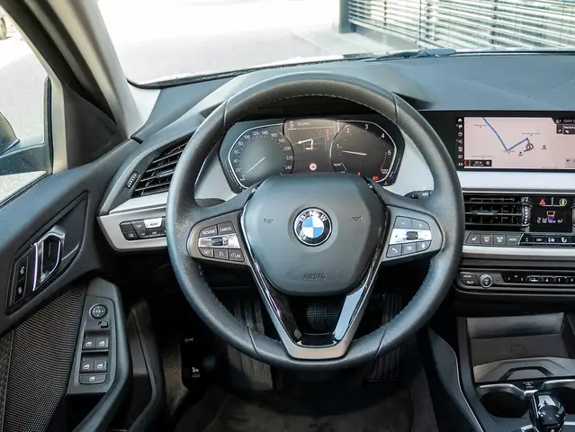 BMW 1 Series view 9