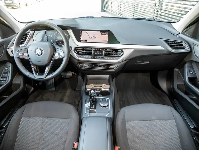 BMW 1 Series view 5