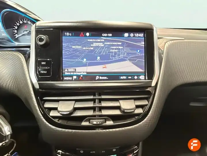 Peugeot 2008 1.2 Pure Tech S&S Allure (2017) 2019, foto 22