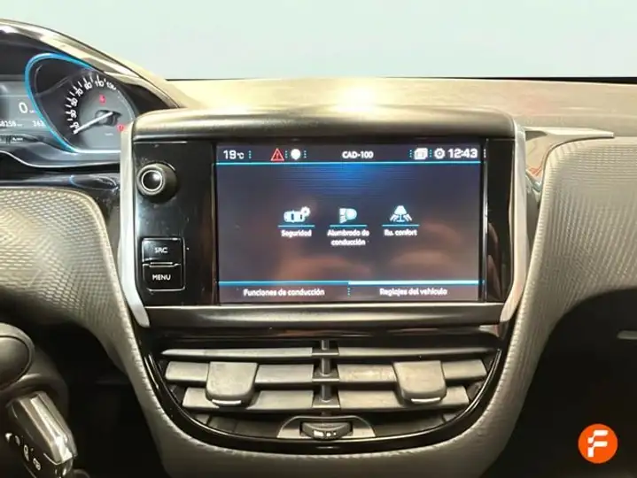 Peugeot 2008 1.2 Pure Tech S&S Allure (2017) 2019, foto 26