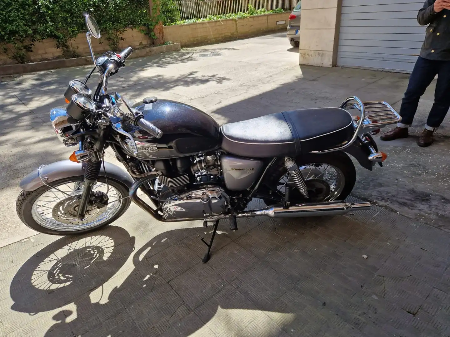 Triumph Bonneville T100 Black Nero - 1