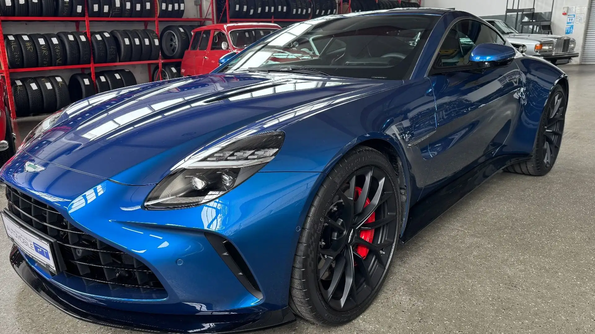 Aston Martin V8 Twin-Turbo Blauw - 1