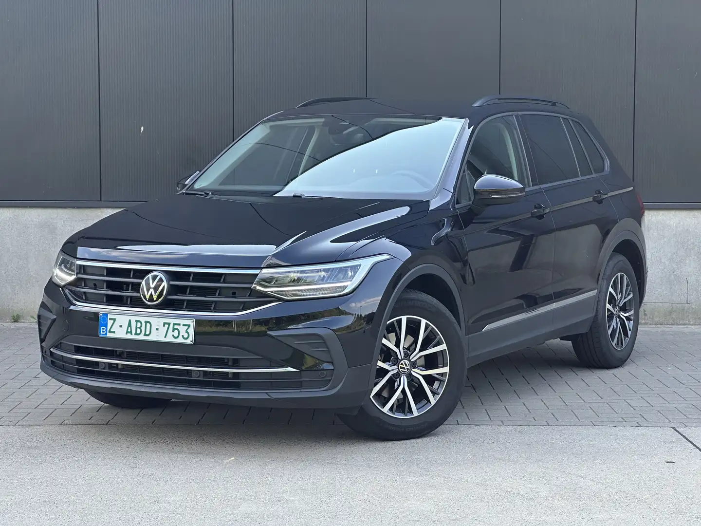Volkswagen Tiguan 1.5 TSI OPF DSG ACTIVE Zwart - 1