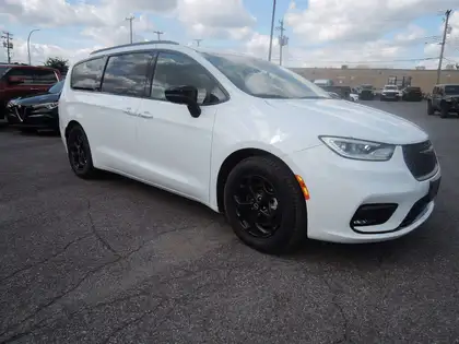 White 2025 Chrysler Pacifica Minivan Front-Wheel Drive Automatic