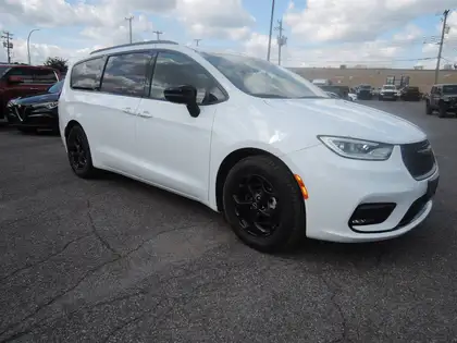  2025 Chrysler Pacifica Limited FWD   
