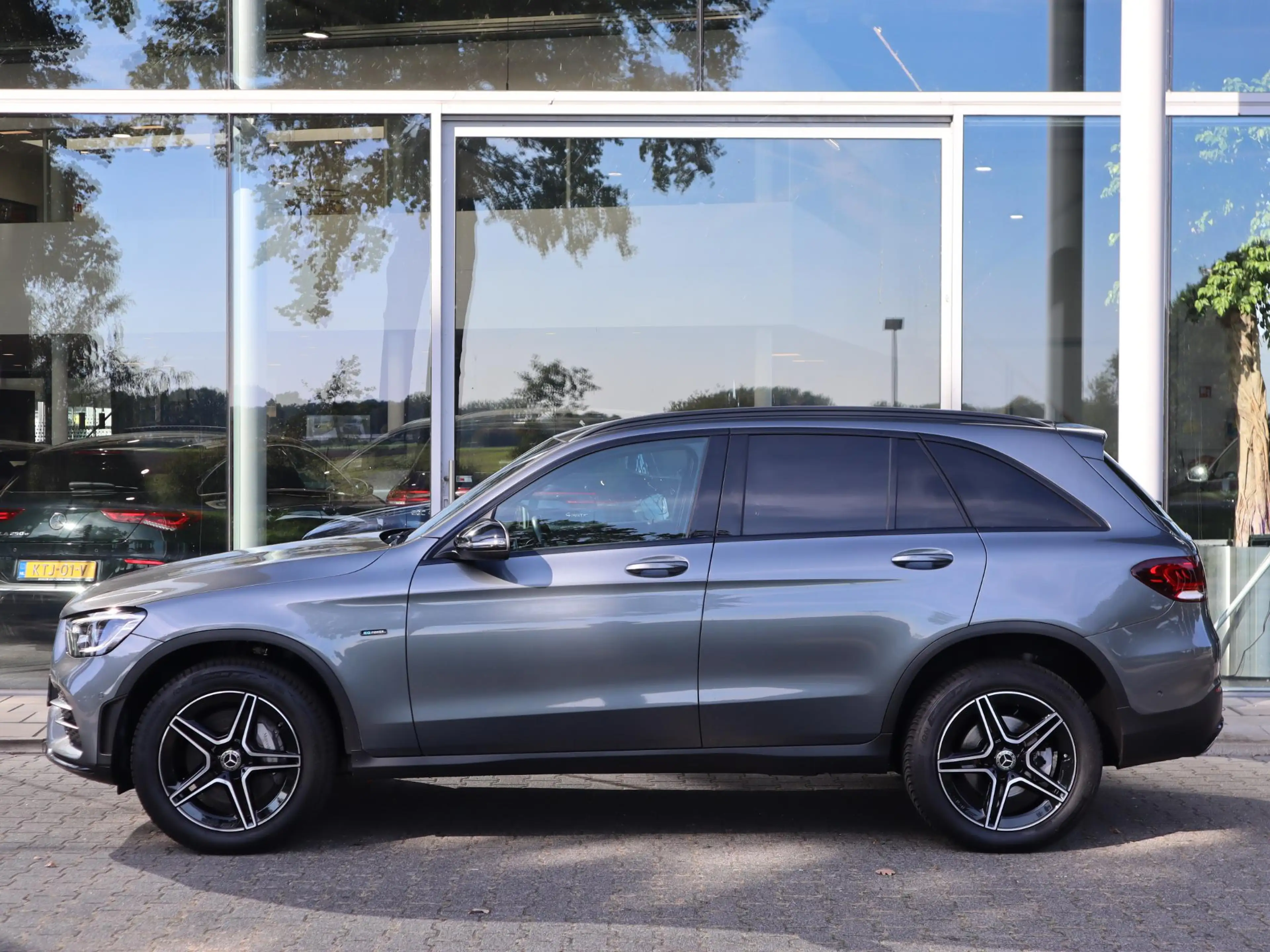 Mercedes-Benz GLC 300 300e 4MATIC Premium l Trekhaak l Nightpakket l Car — photo 3