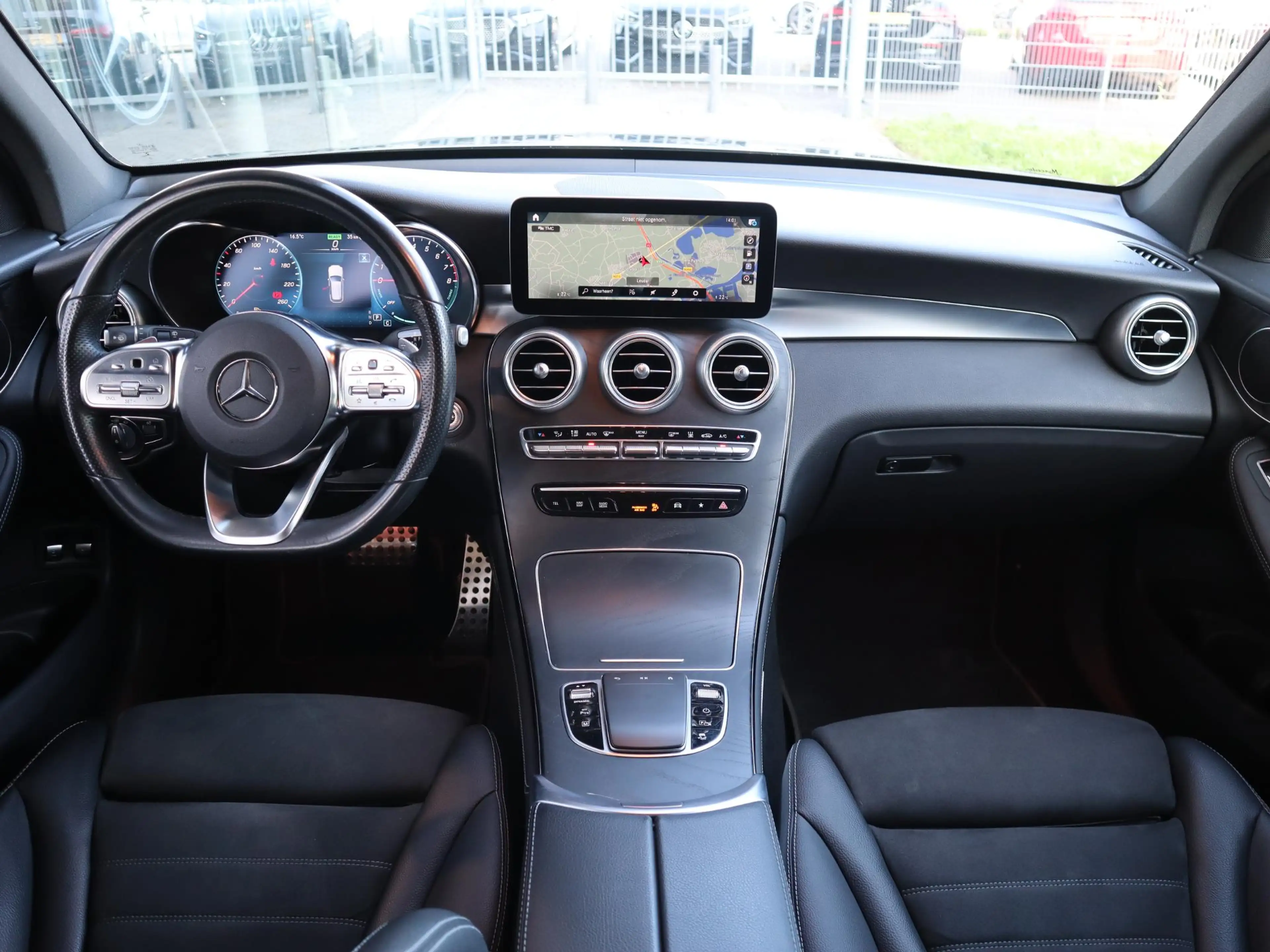 Mercedes-Benz GLC 300 300e 4MATIC Premium l Trekhaak l Nightpakket l Car — photo 12