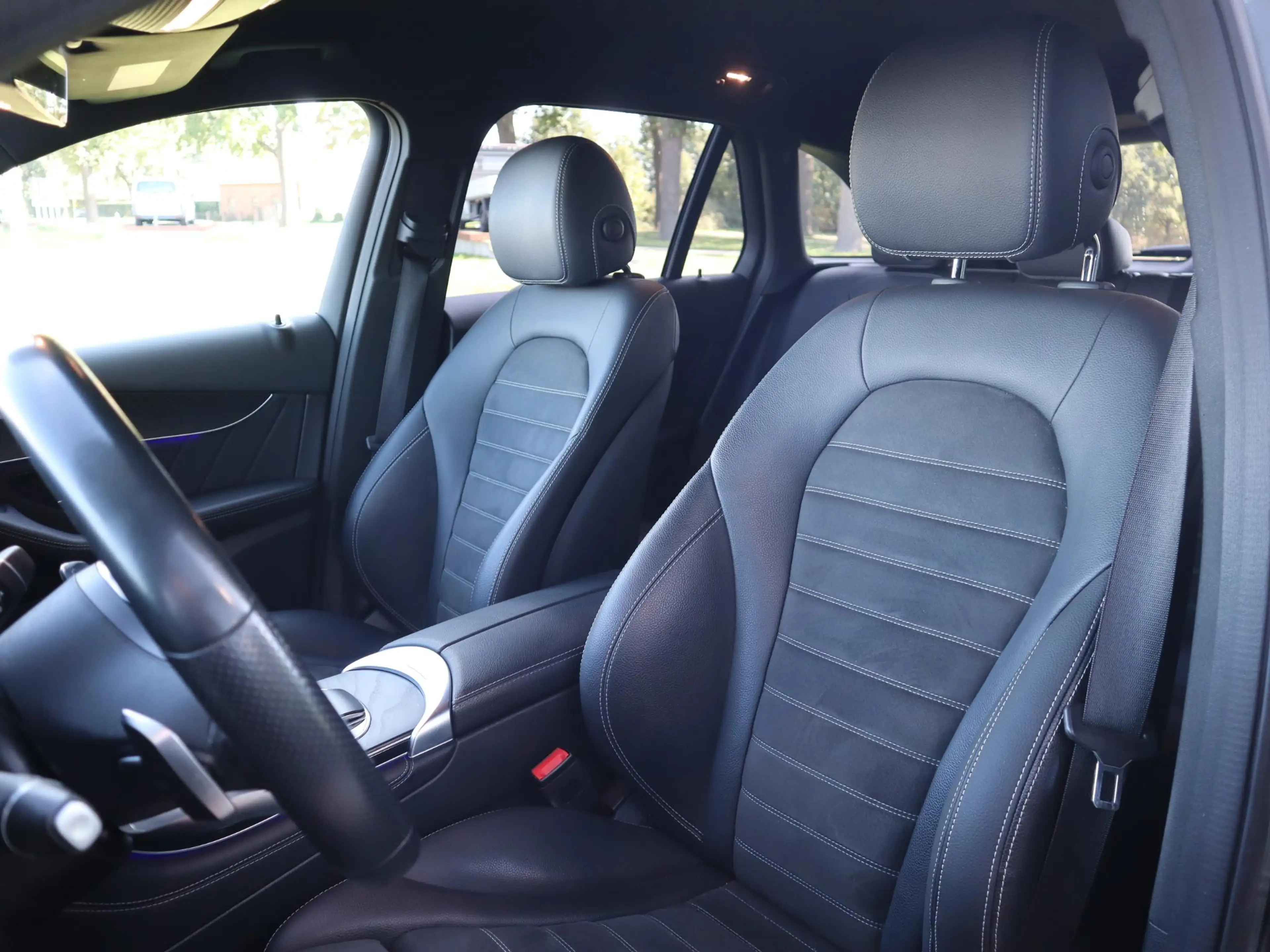 Mercedes-Benz GLC 300 300e 4MATIC Premium l Trekhaak l Nightpakket l Car — photo 11
