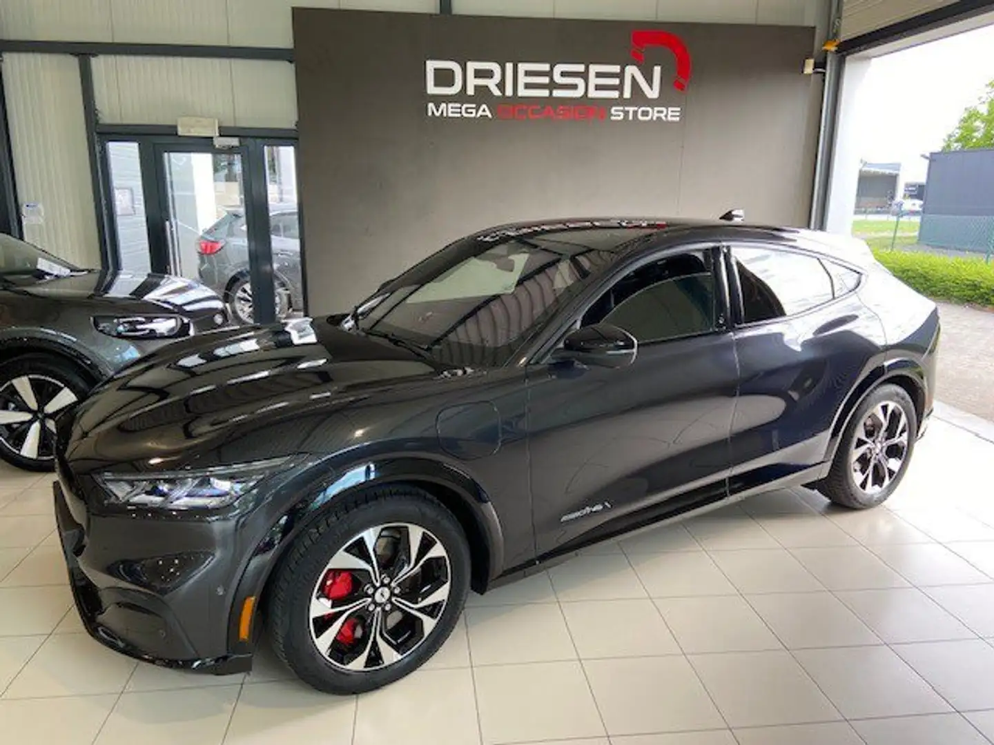 Ford Mustang Mach-E 99kWh AWD 371PK   BIJ DRIESEN IN BREE  089/461610 - 1