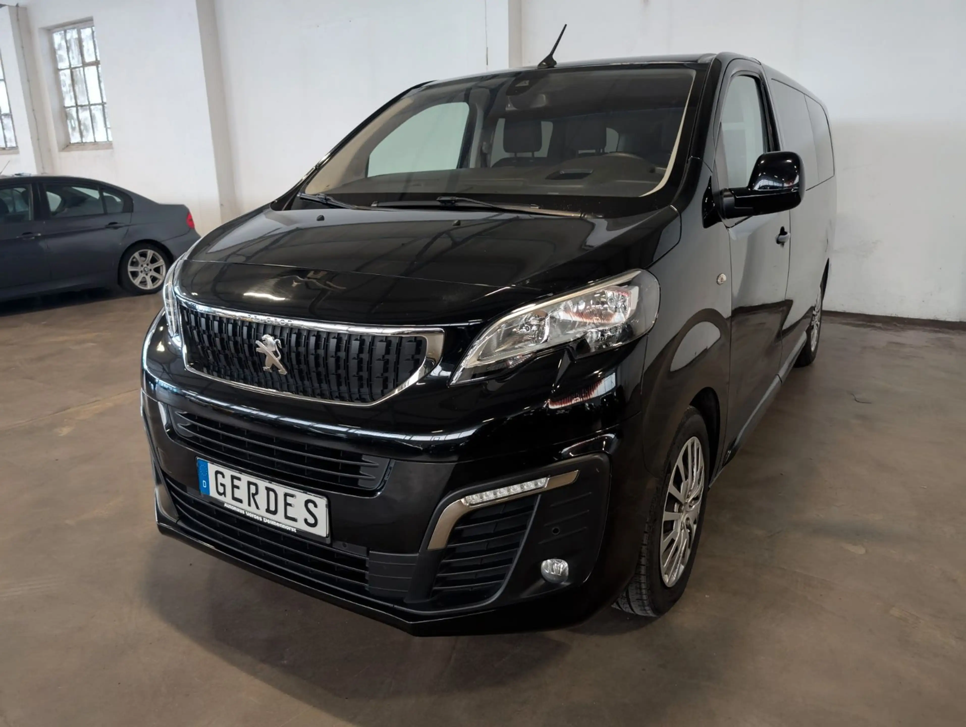 Peugeot Traveller Business 2.0 BlueHDi L3 9-Sitzer — photo 3