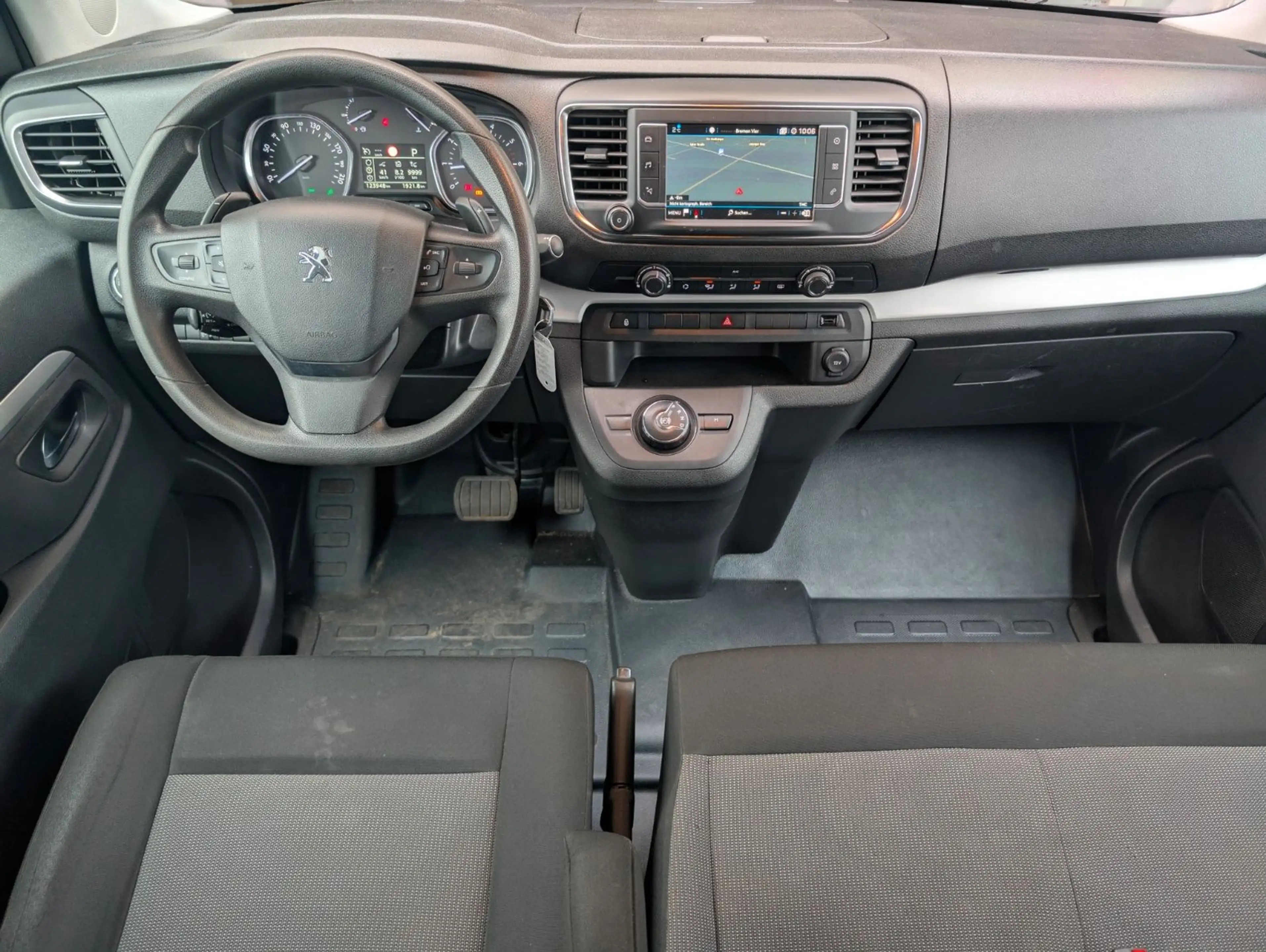Peugeot Traveller Business 2.0 BlueHDi L3 9-Sitzer — photo 12
