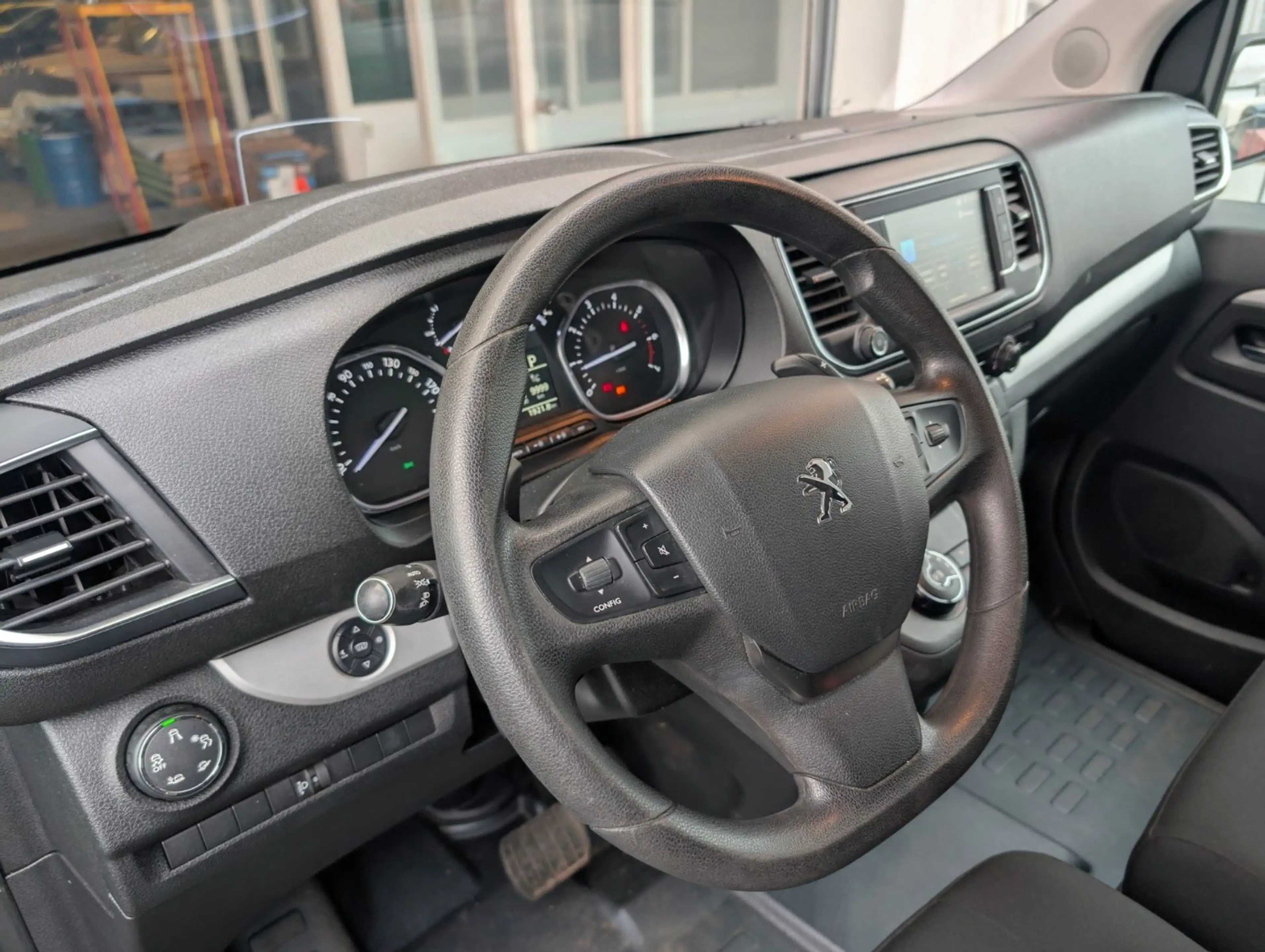 Peugeot Traveller Business 2.0 BlueHDi L3 9-Sitzer — photo 11
