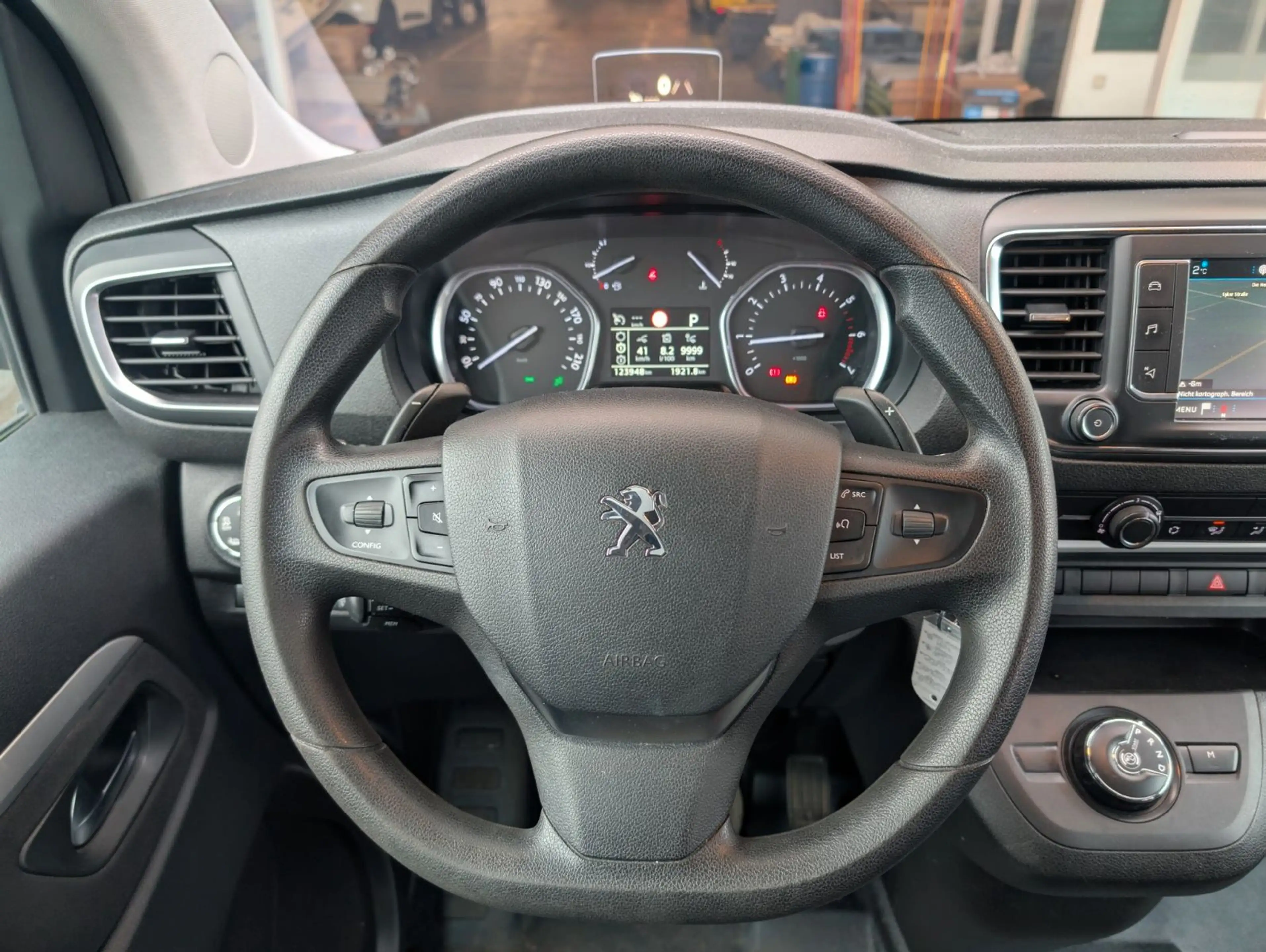 Peugeot Traveller Business 2.0 BlueHDi L3 9-Sitzer — photo 13