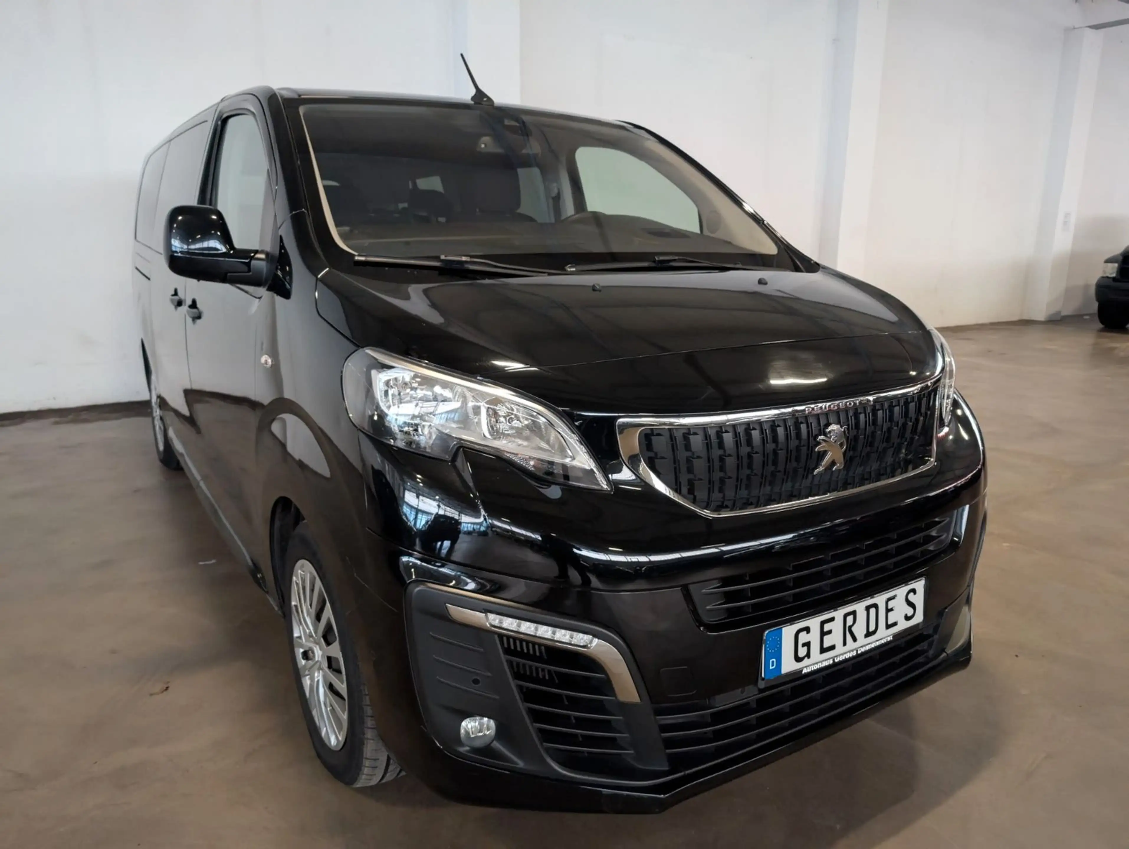 Peugeot Traveller Business 2.0 BlueHDi L3 9-Sitzer — photo 5