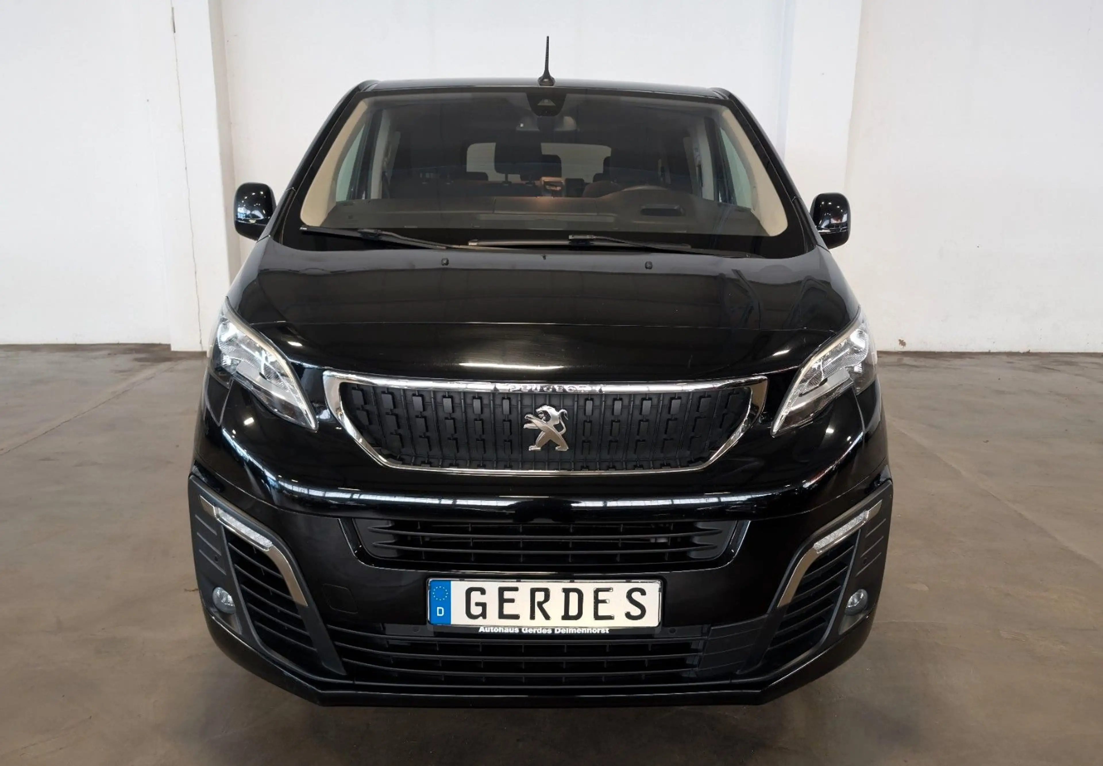 Peugeot Traveller Business 2.0 BlueHDi L3 9-Sitzer — photo 4