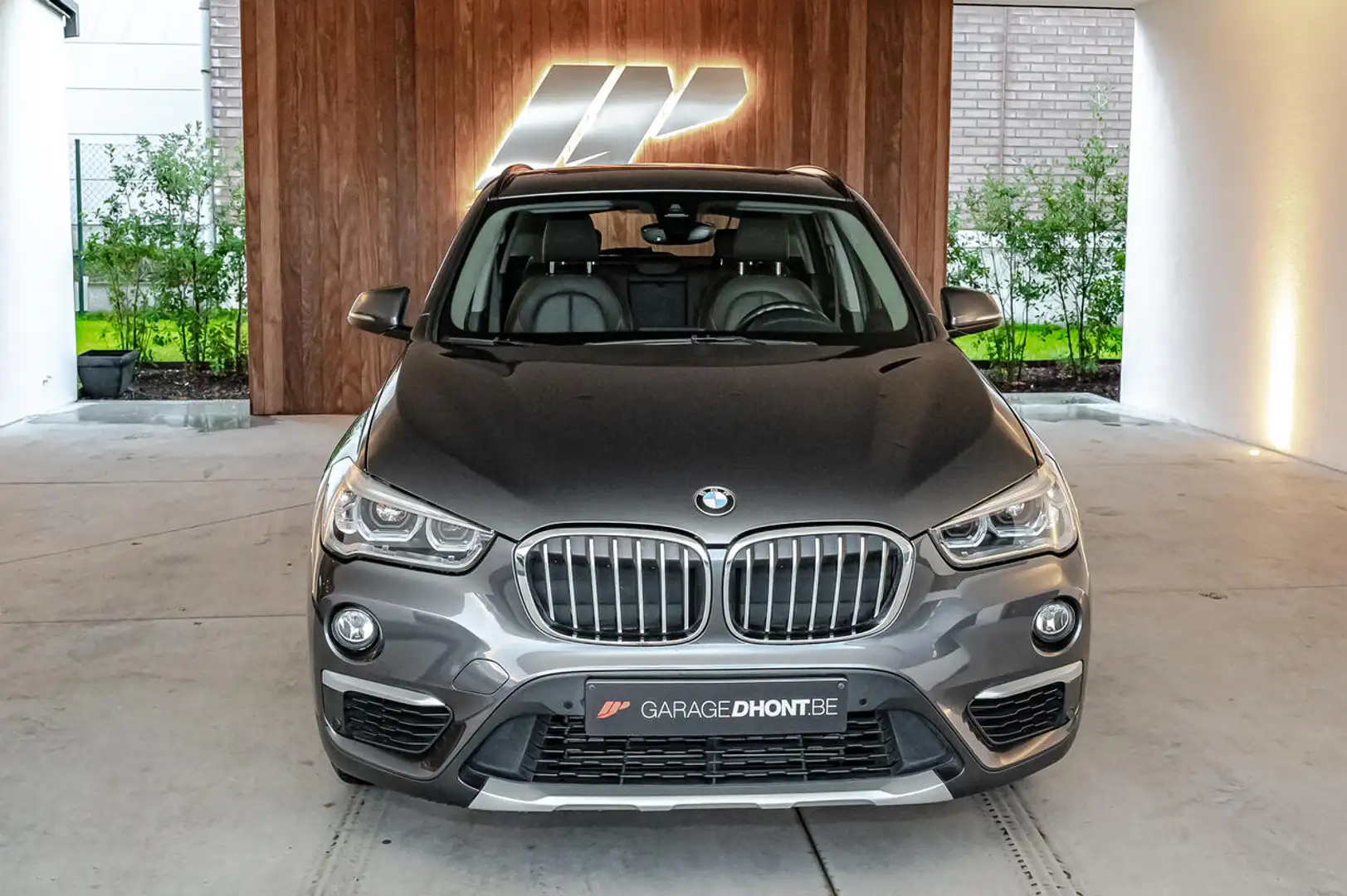 BMW X1 S-drive 18dA Leder, Panodak Gris - 2